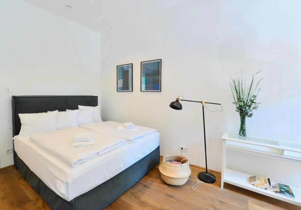 Charming Studio In Servitenviertel I Apartment Vienna Austria