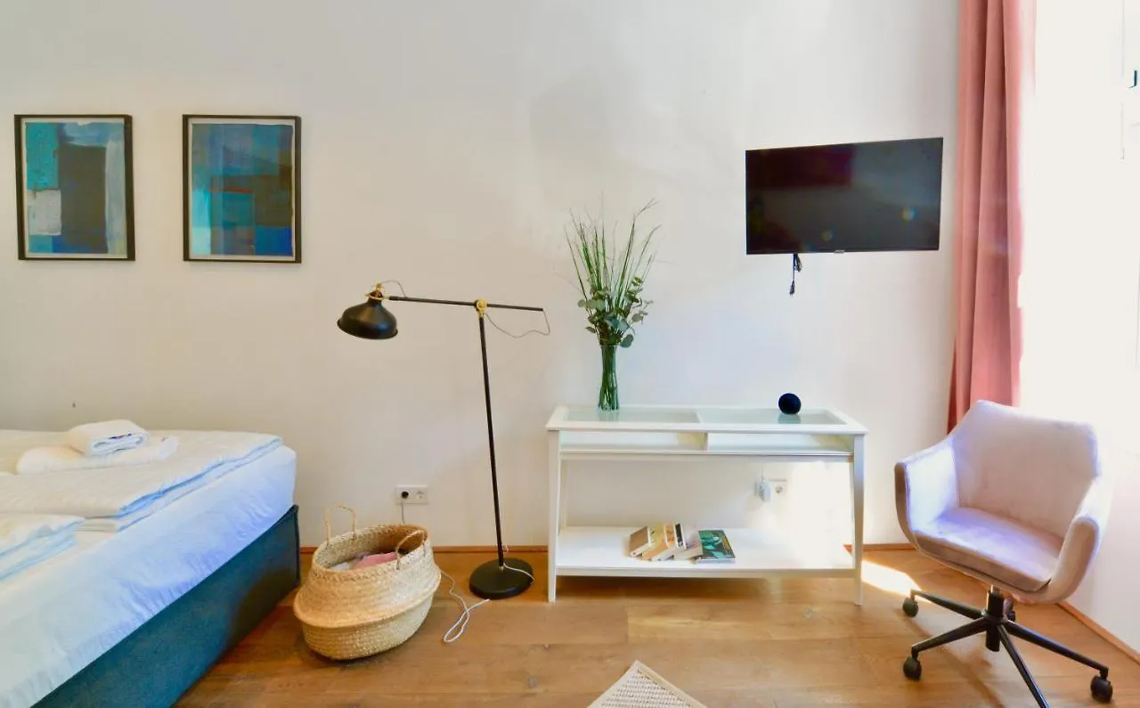 Charming Studio In Servitenviertel I Apartment Vienna